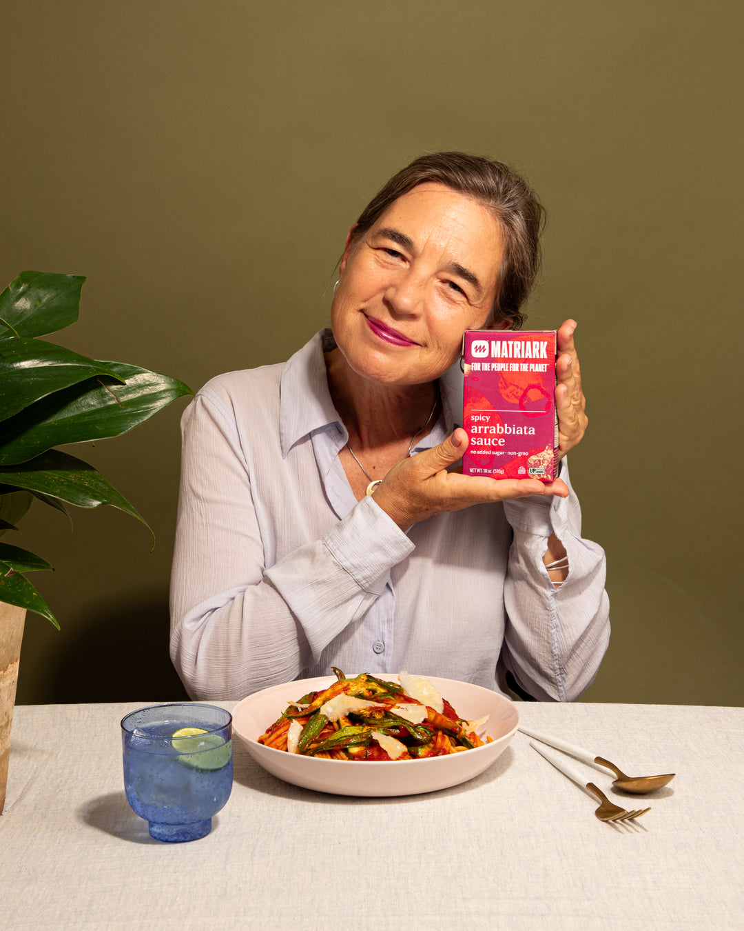 Anna Hammond, Founder of Matriark, holds a carton of Spicy Arrabbiata.